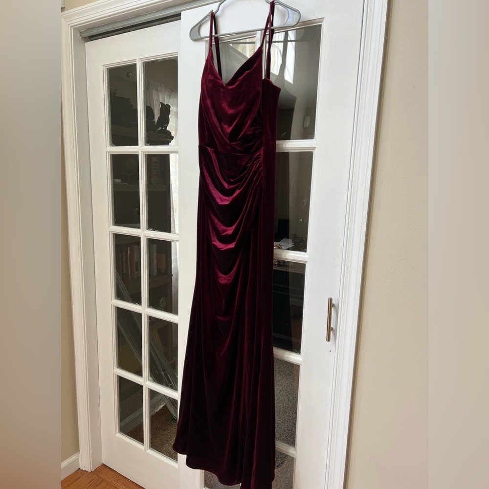 Revolve Rory velvet dress in burgundy size 12 - Picture 2 of 3